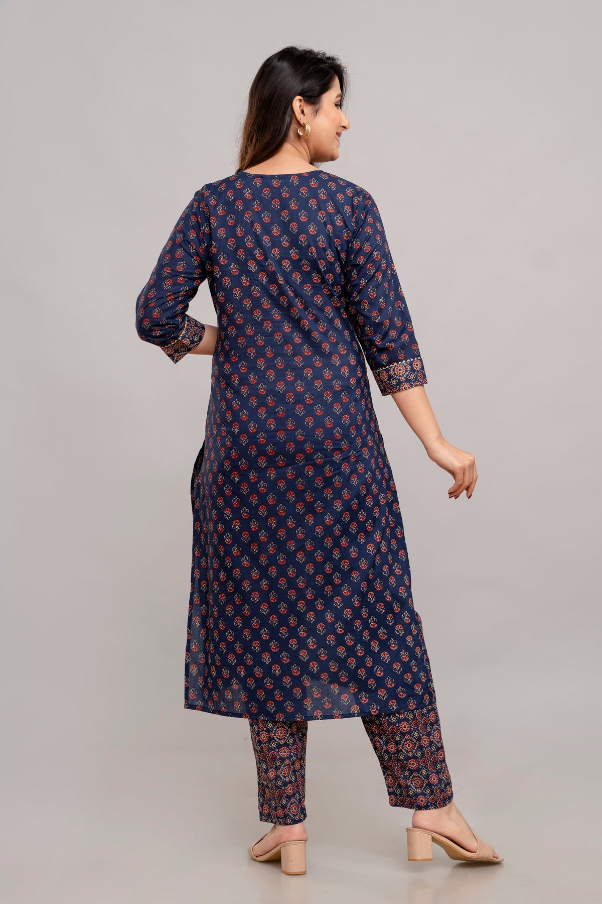 Women Midnight Blue Floral Printed Kurta with Trousers & Dupatta