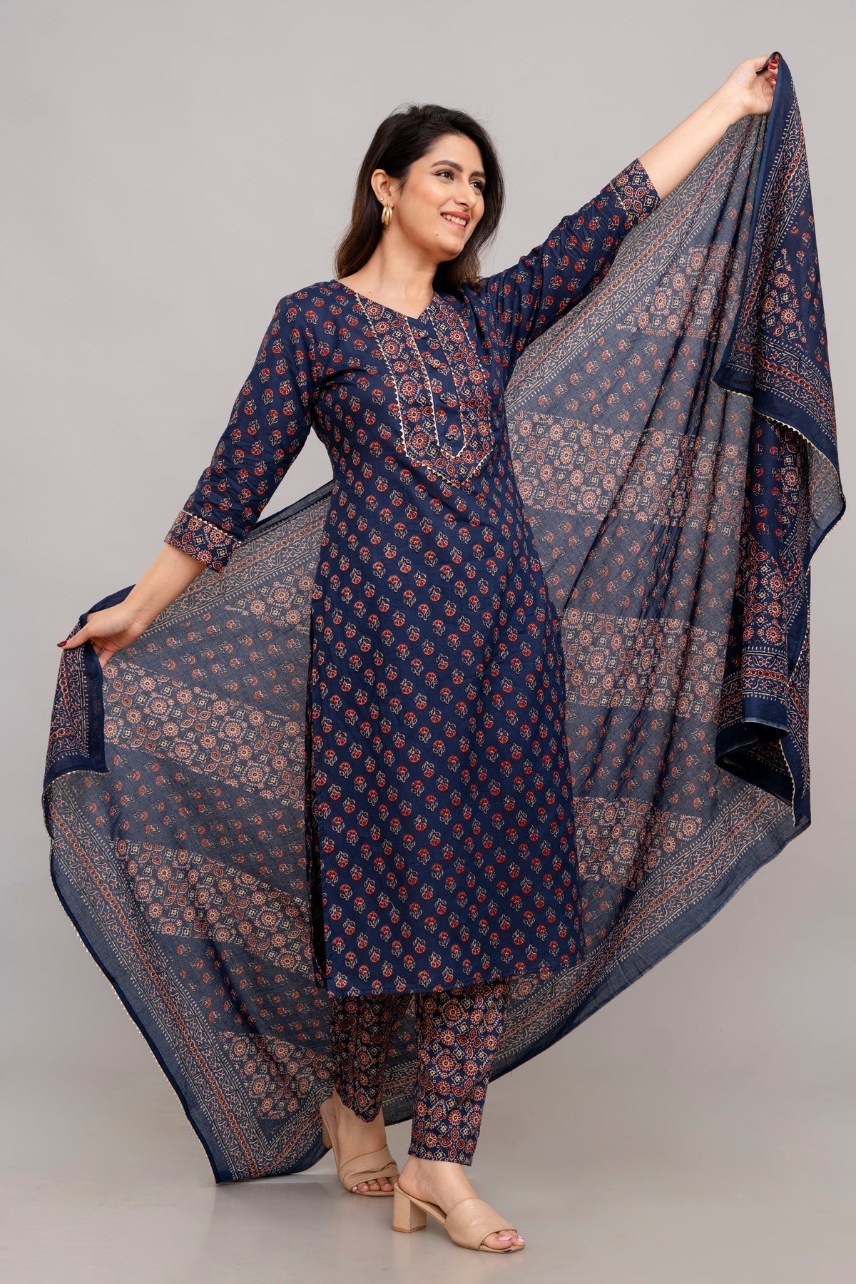 Women Midnight Blue Floral Printed Kurta with Trousers & Dupatta