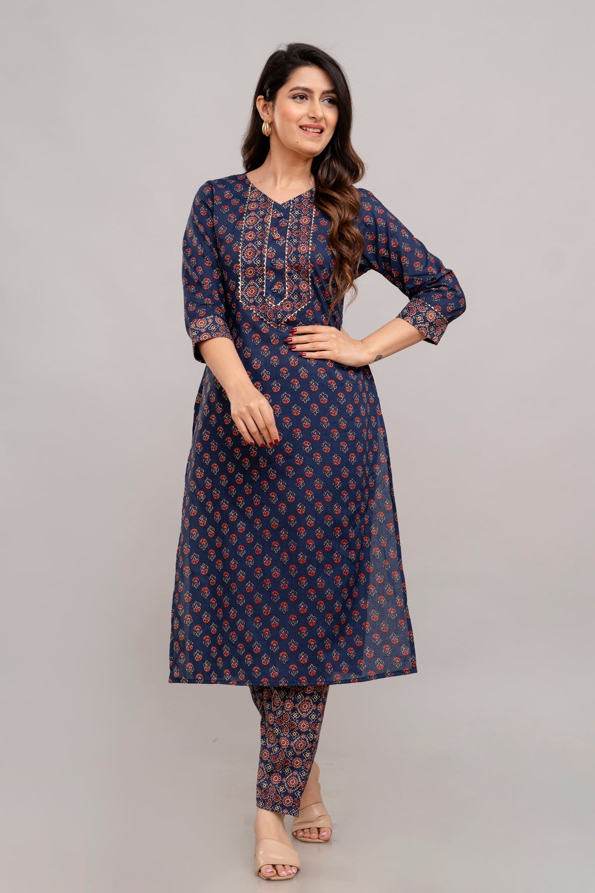 Women Midnight Blue Floral Printed Kurta with Trousers & Dupatta