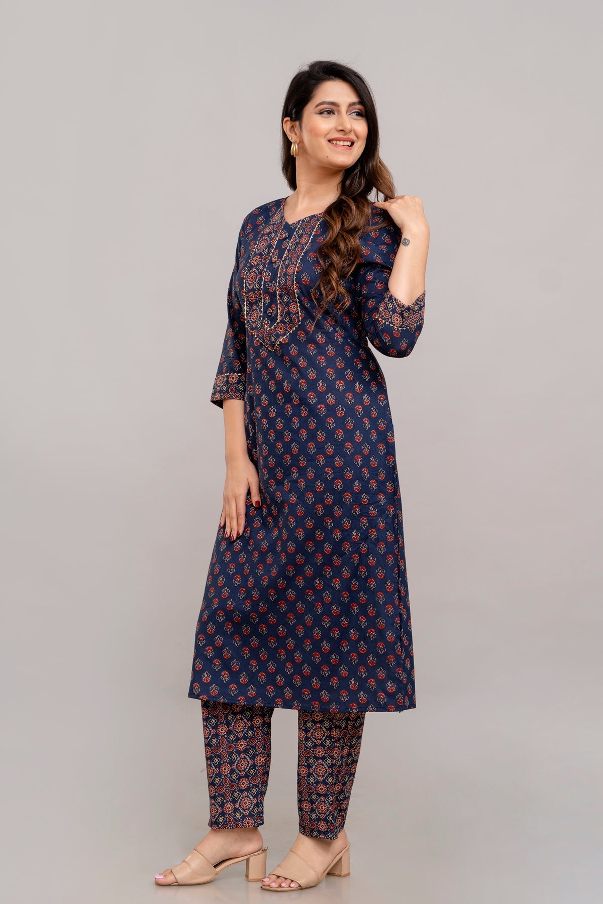 Women Midnight Blue Floral Printed Kurta with Trousers & Dupatta