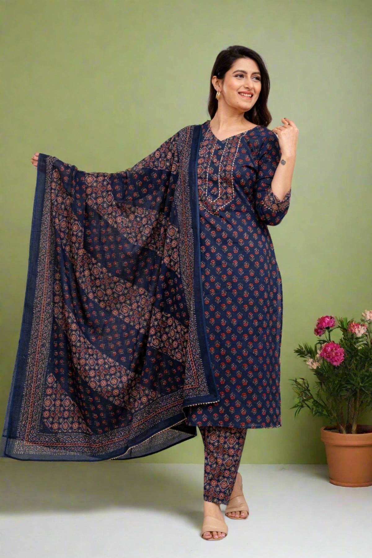 Women Midnight Blue Floral Printed Kurta with Trousers & Dupatta