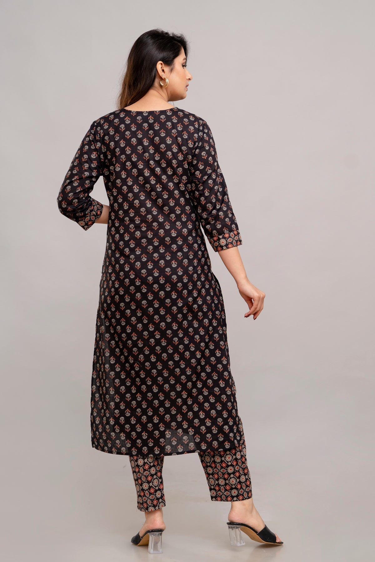 Women Black Floral Printed Kurta with Trousers & Dupatta