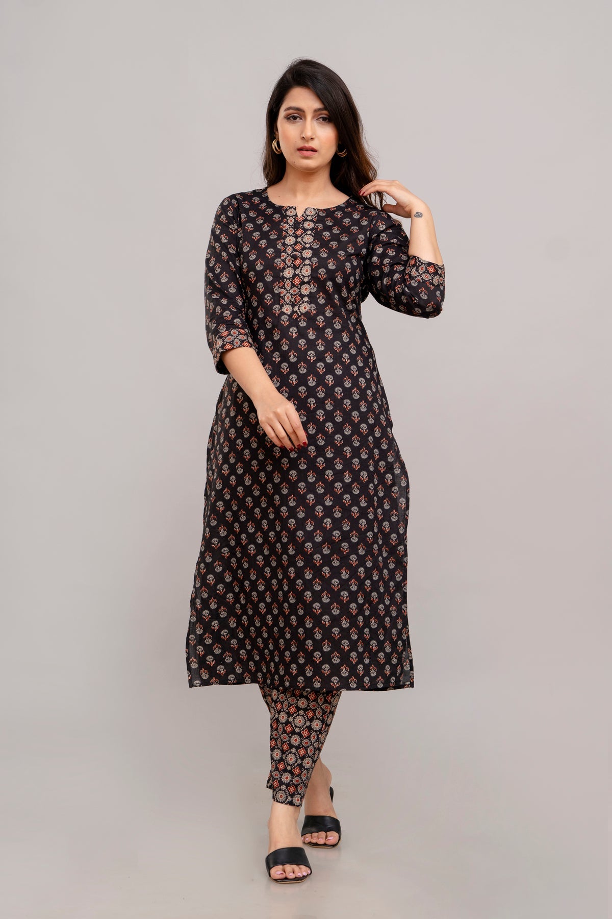 Women Black Floral Printed Kurta with Trousers & Dupatta