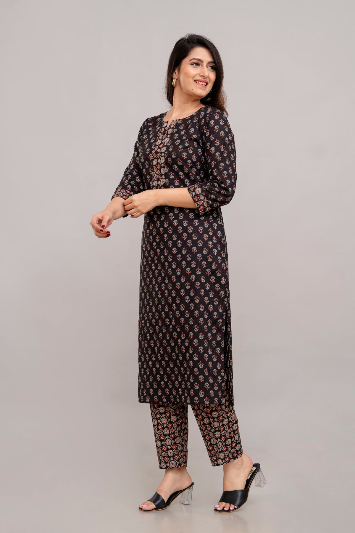 Women Black Floral Printed Kurta with Trousers & Dupatta