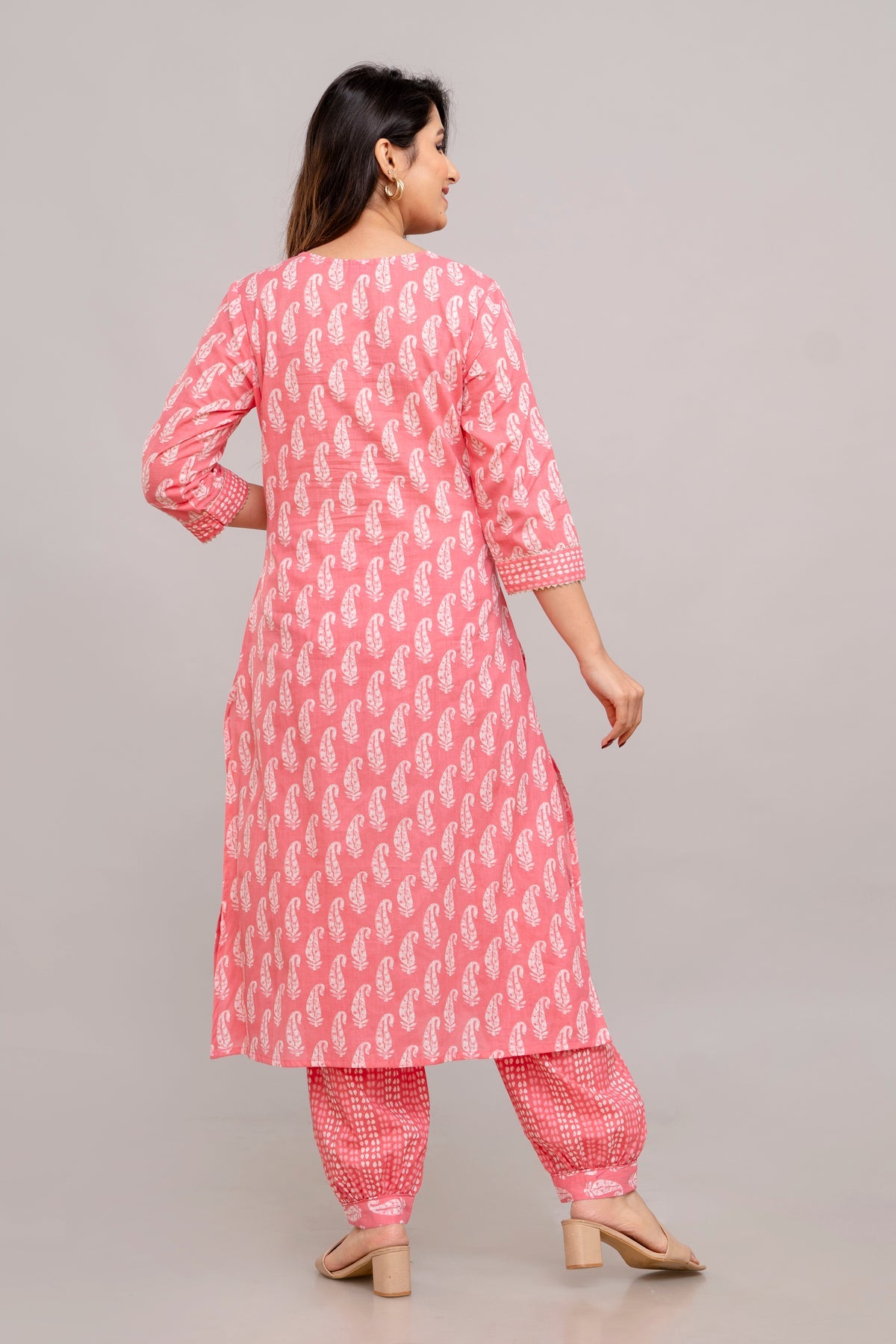 Women Salmon Pink Floral Printed Kurta with Trousers