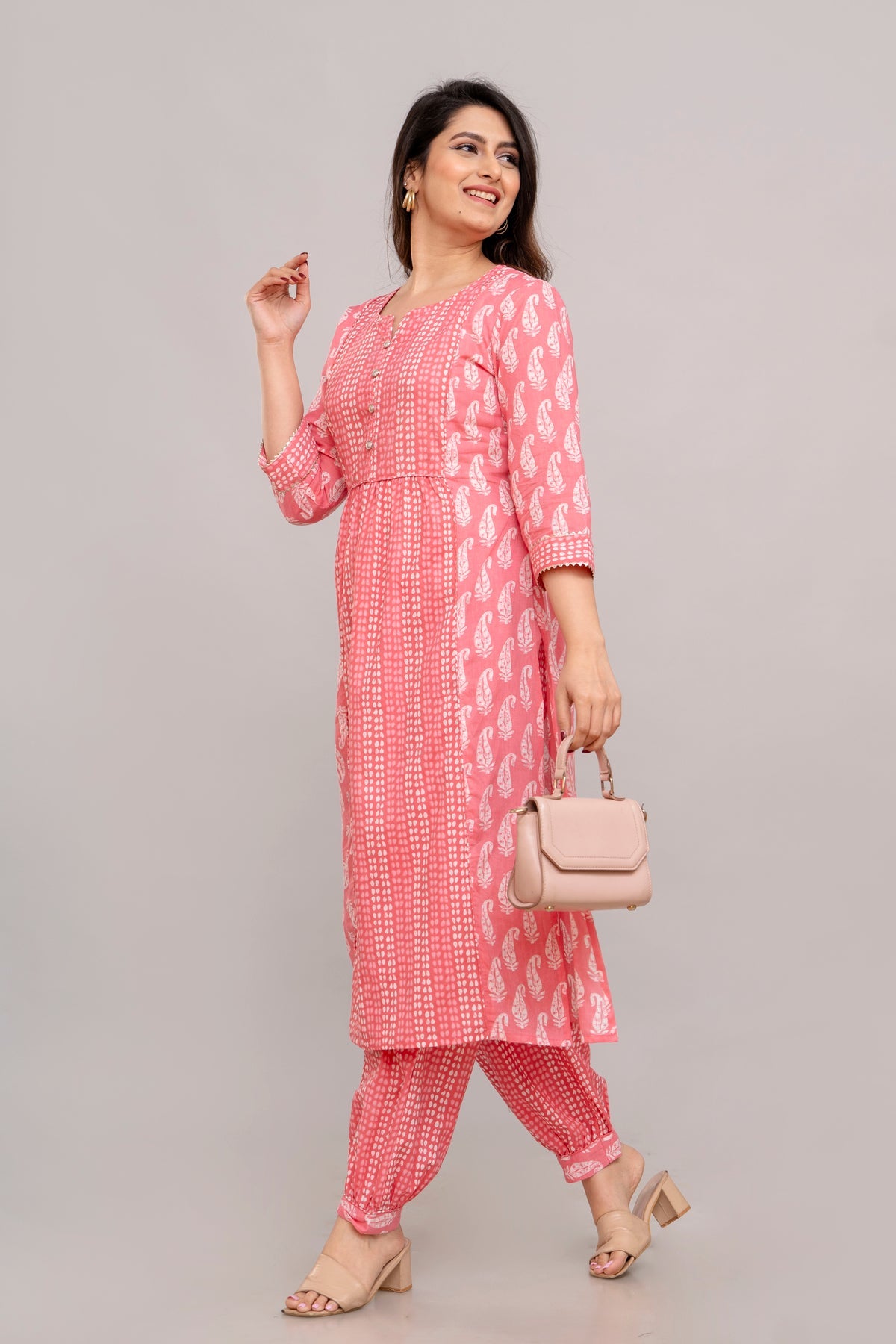 Women Salmon Pink Floral Printed Kurta with Trousers