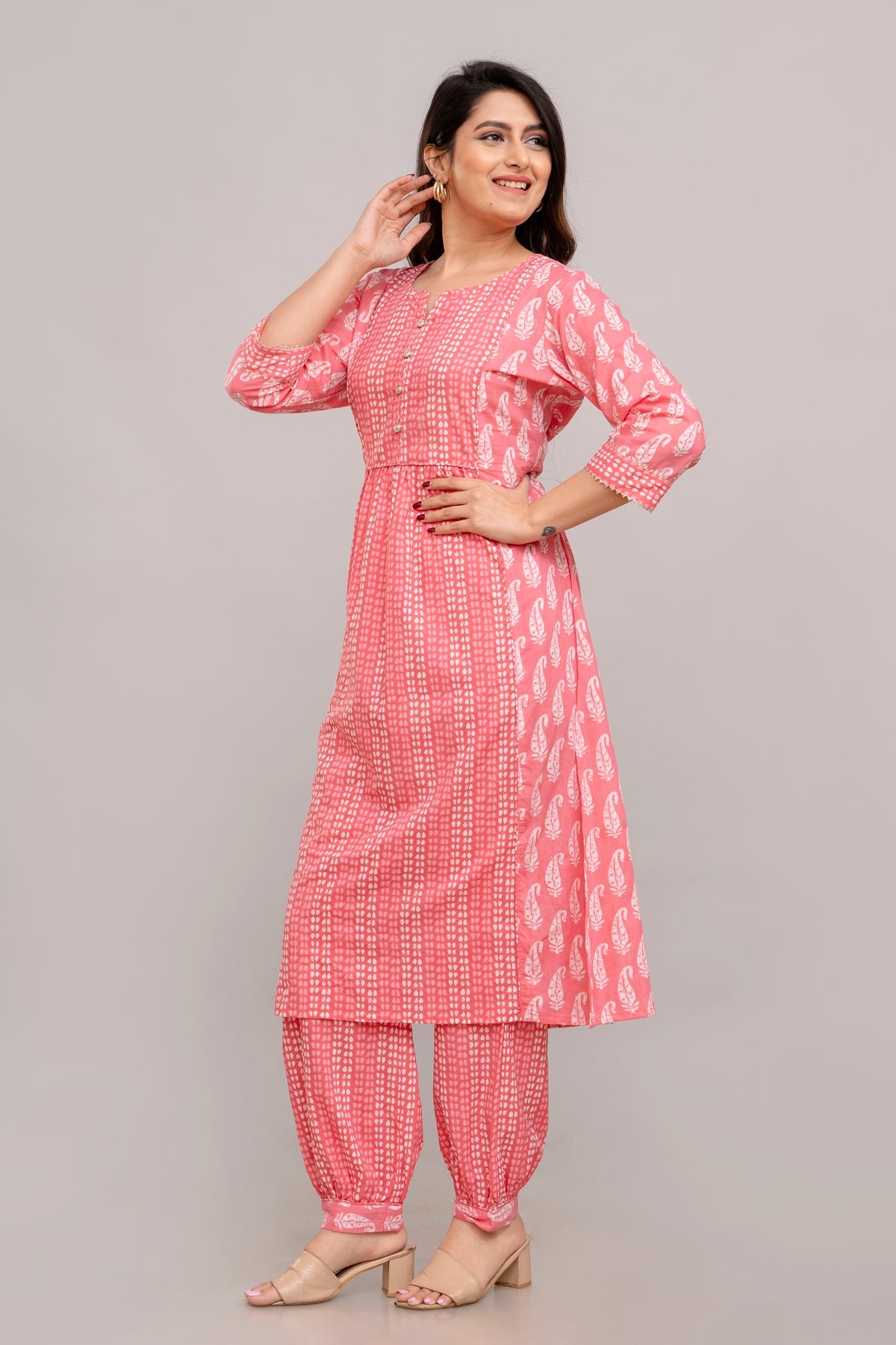 Women Salmon Pink Floral Printed Kurta with Trousers