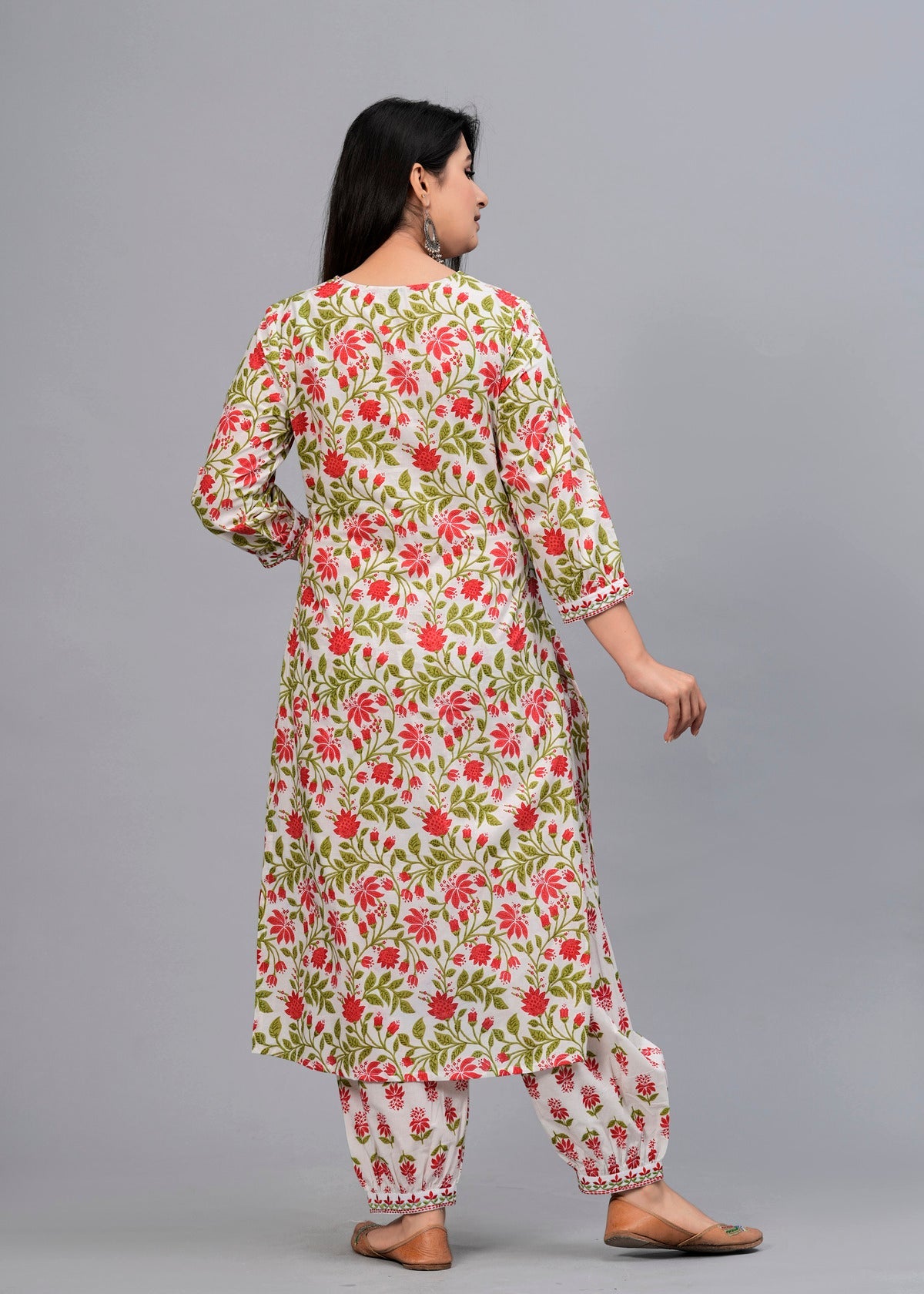 Women White & Red Floral Printed Kurta with Pyjamas & Dupatta