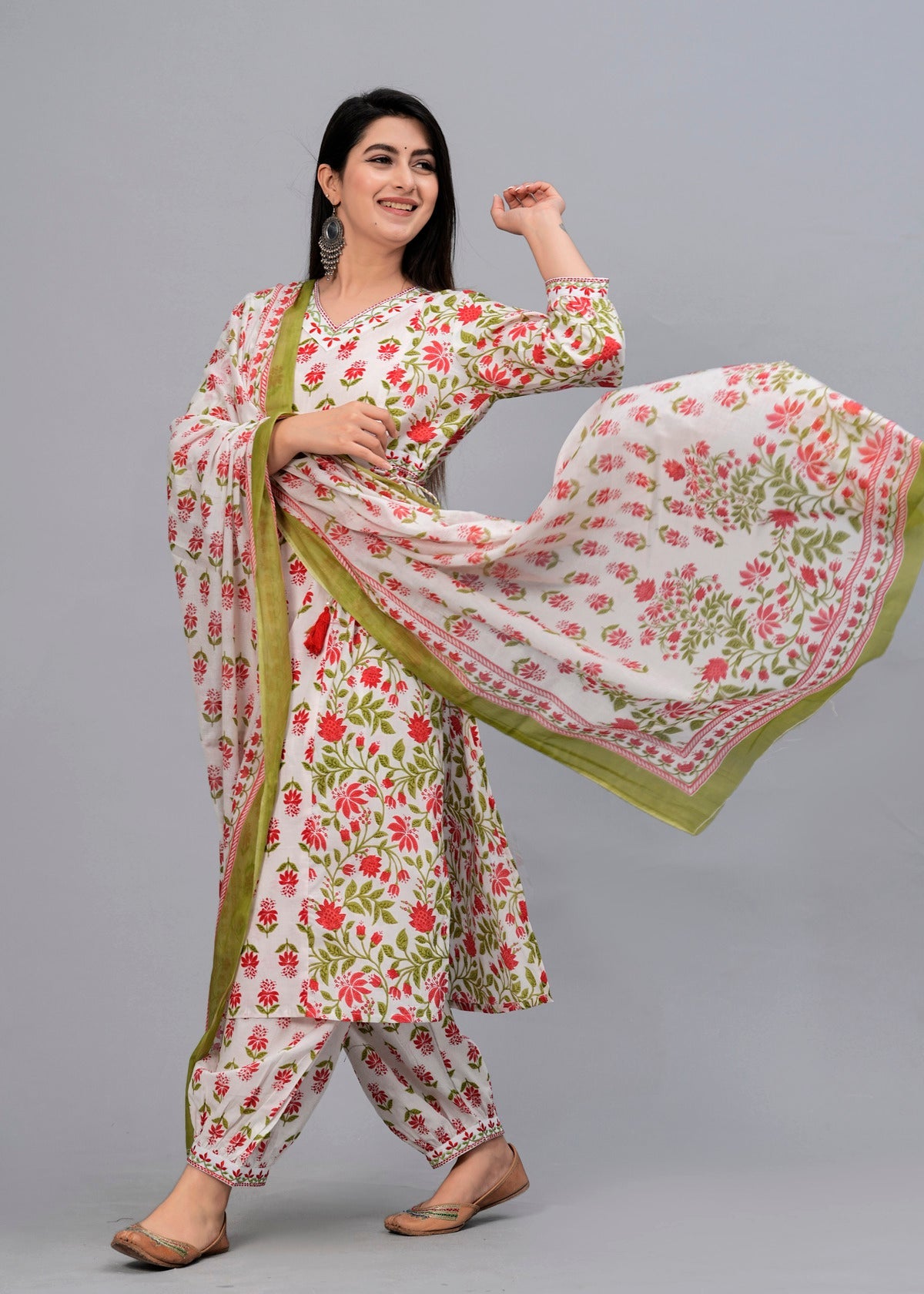 Women White & Red Floral Printed Kurta with Pyjamas & Dupatta