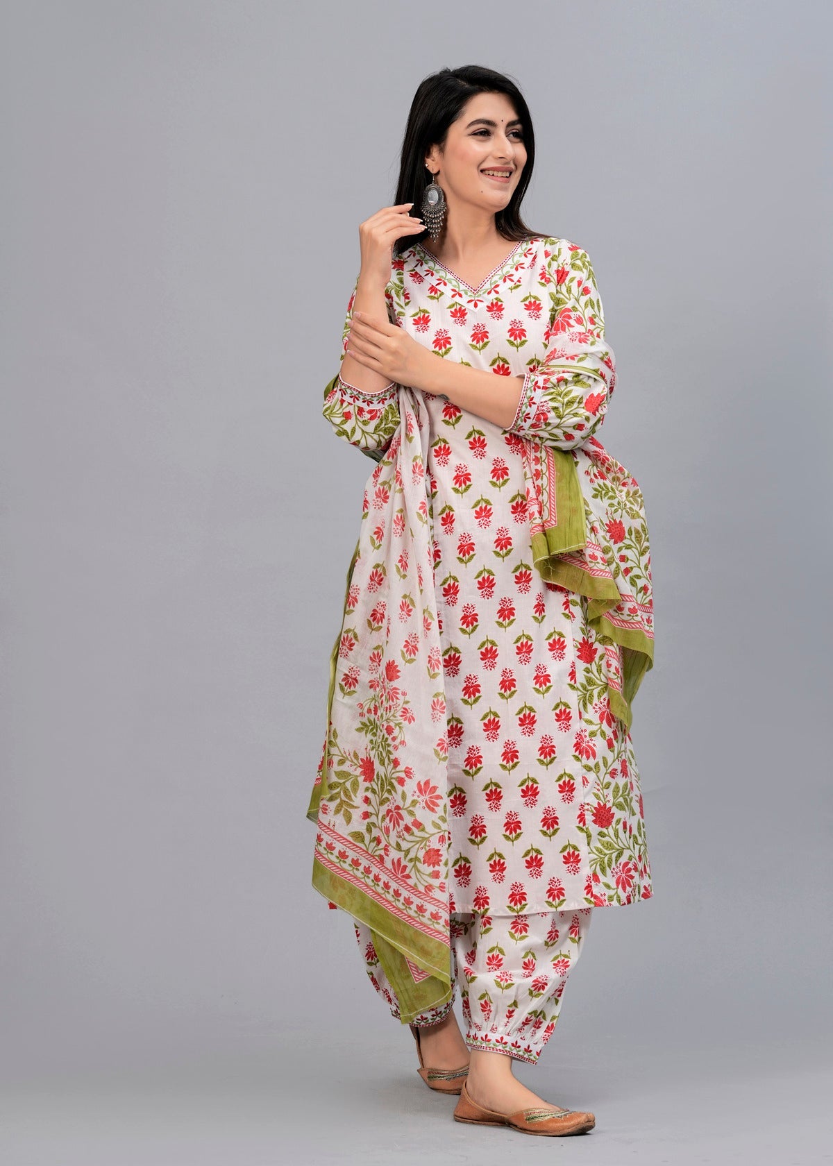 Women White & Red Floral Printed Kurta with Pyjamas & Dupatta