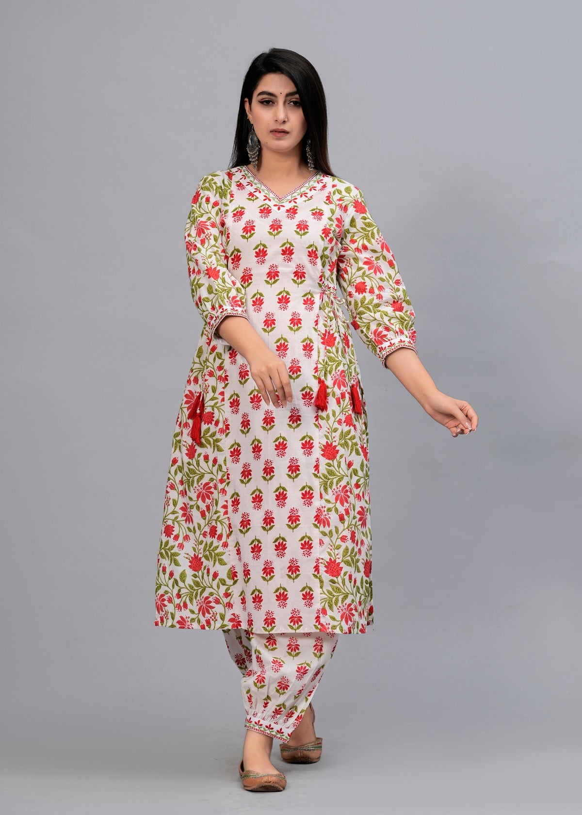 Women White & Red Floral Printed Kurta with Pyjamas & Dupatta