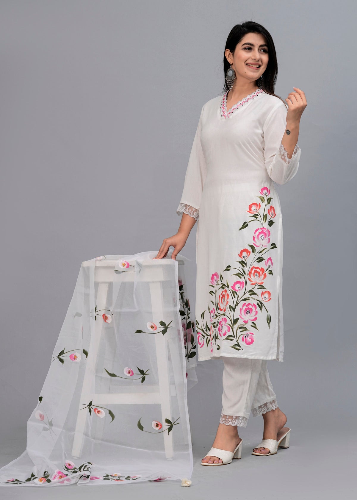 Women White Floral Printed Kurta with Trousers & Dupatta