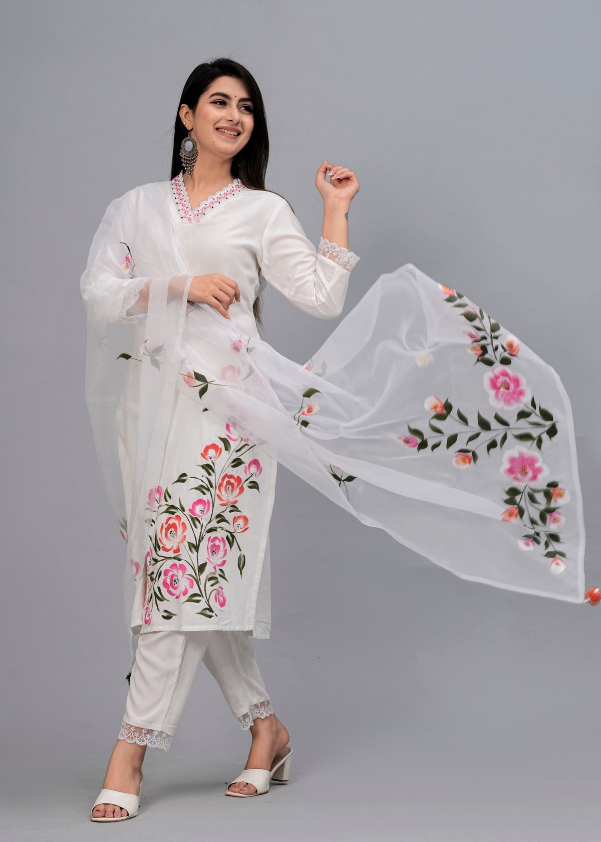 Women White Floral Printed Kurta with Trousers & Dupatta