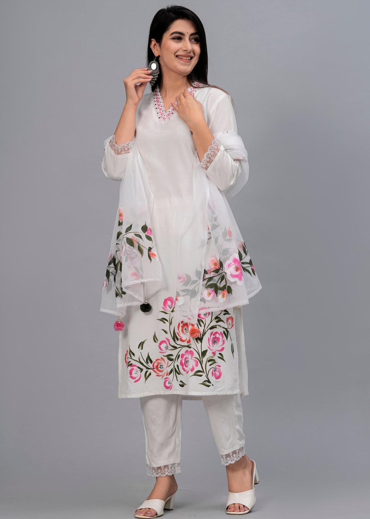 Women White Floral Printed Kurta with Trousers & Dupatta