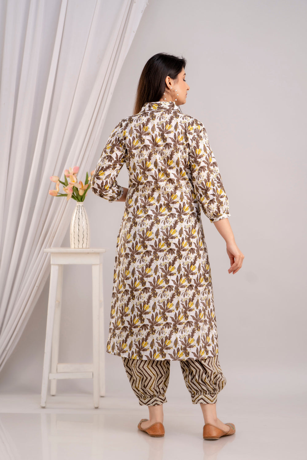 Women Brown & White Floral Printed Kurta with Pyjamas & Dupatta