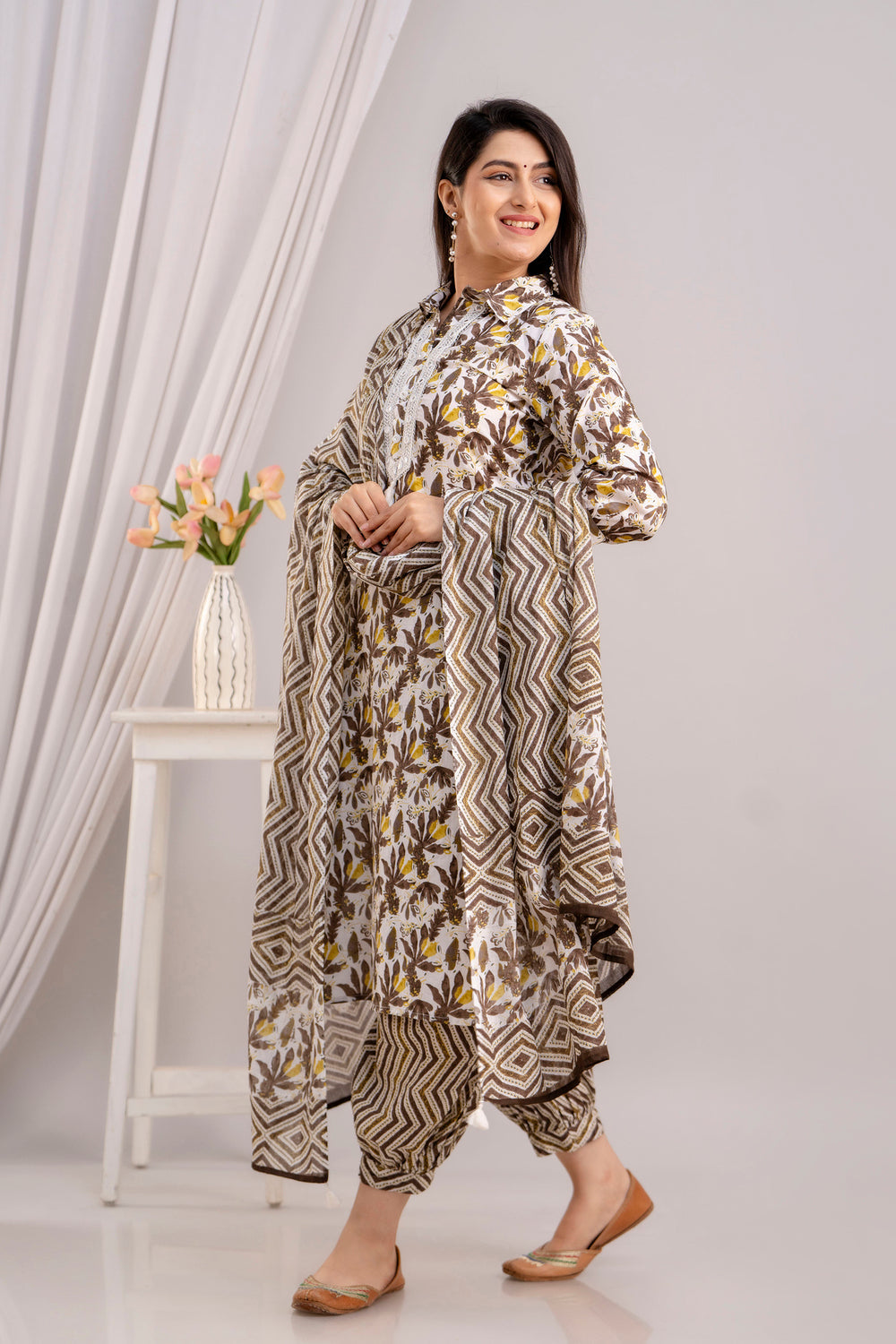 Women Brown & White Floral Printed Kurta with Pyjamas & Dupatta