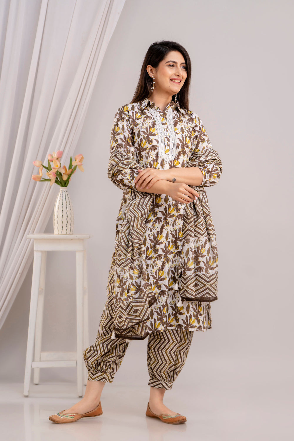 Women Brown & White Floral Printed Kurta with Pyjamas & Dupatta