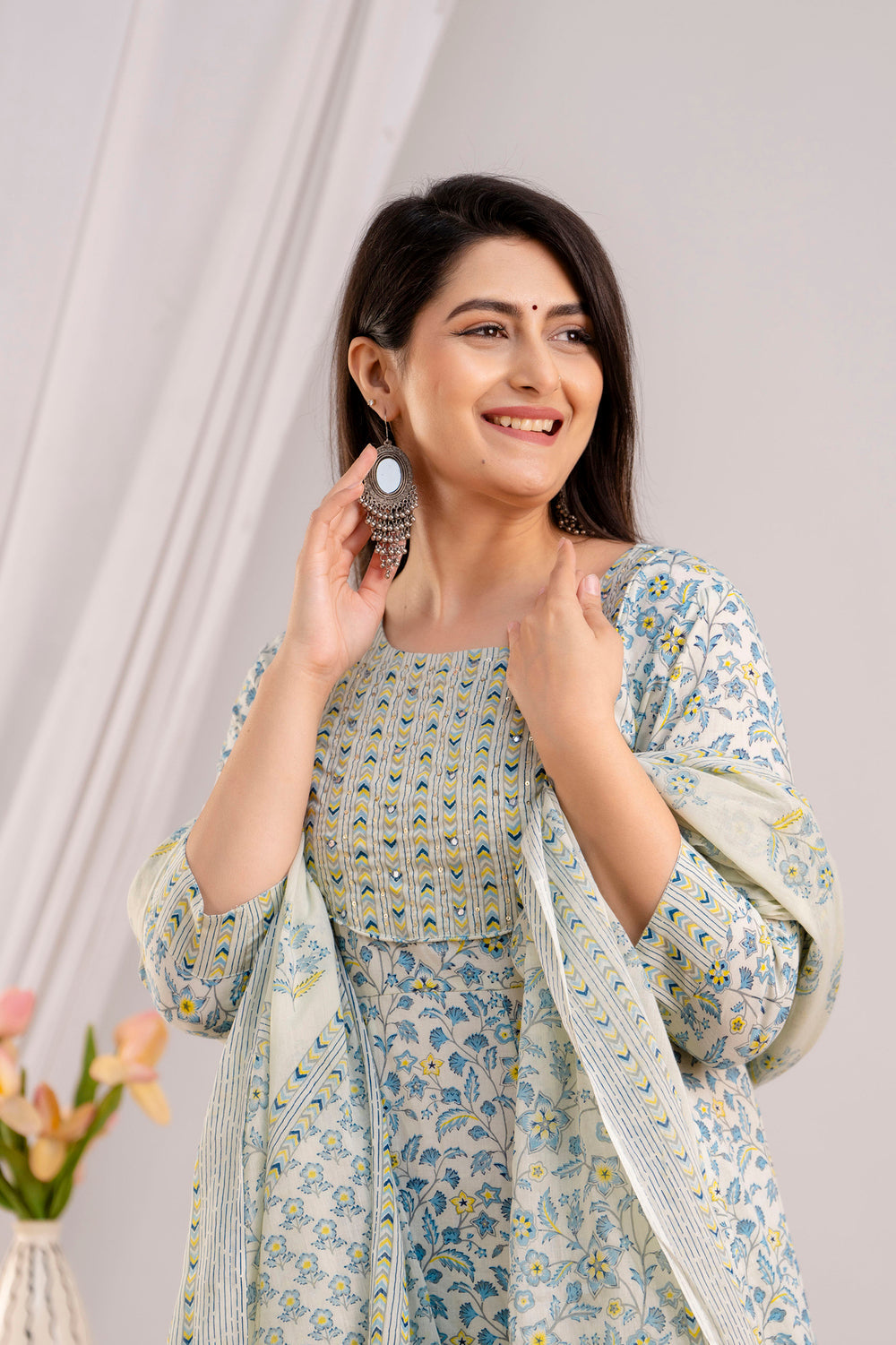 Women White & Sky Floral Printed Kurta with Trousers & Dupatta