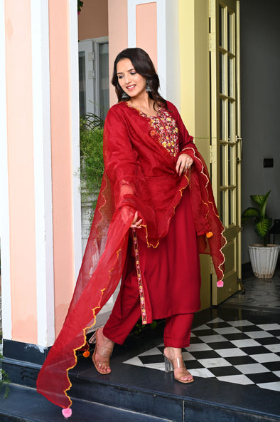 Red Heavy Floral Embroidered Rayon Kurta with Trousers & Organza Dupatta