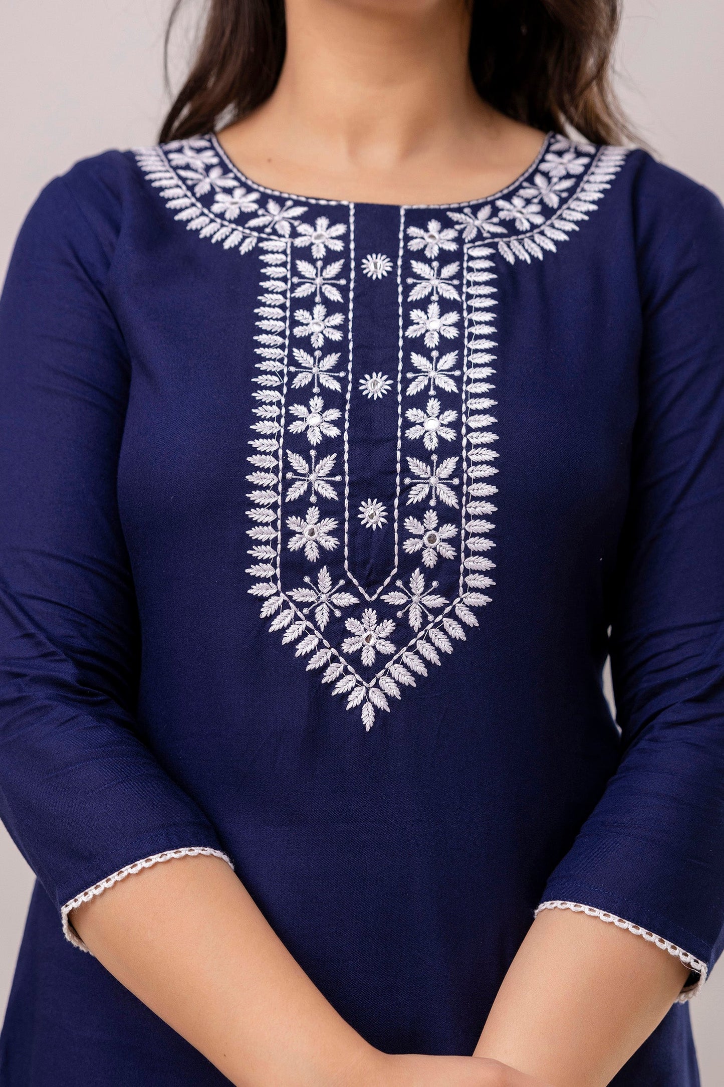 Women Navy Blue & White Chawal Taka Embroidered Viscose Rayon Straight Kurti