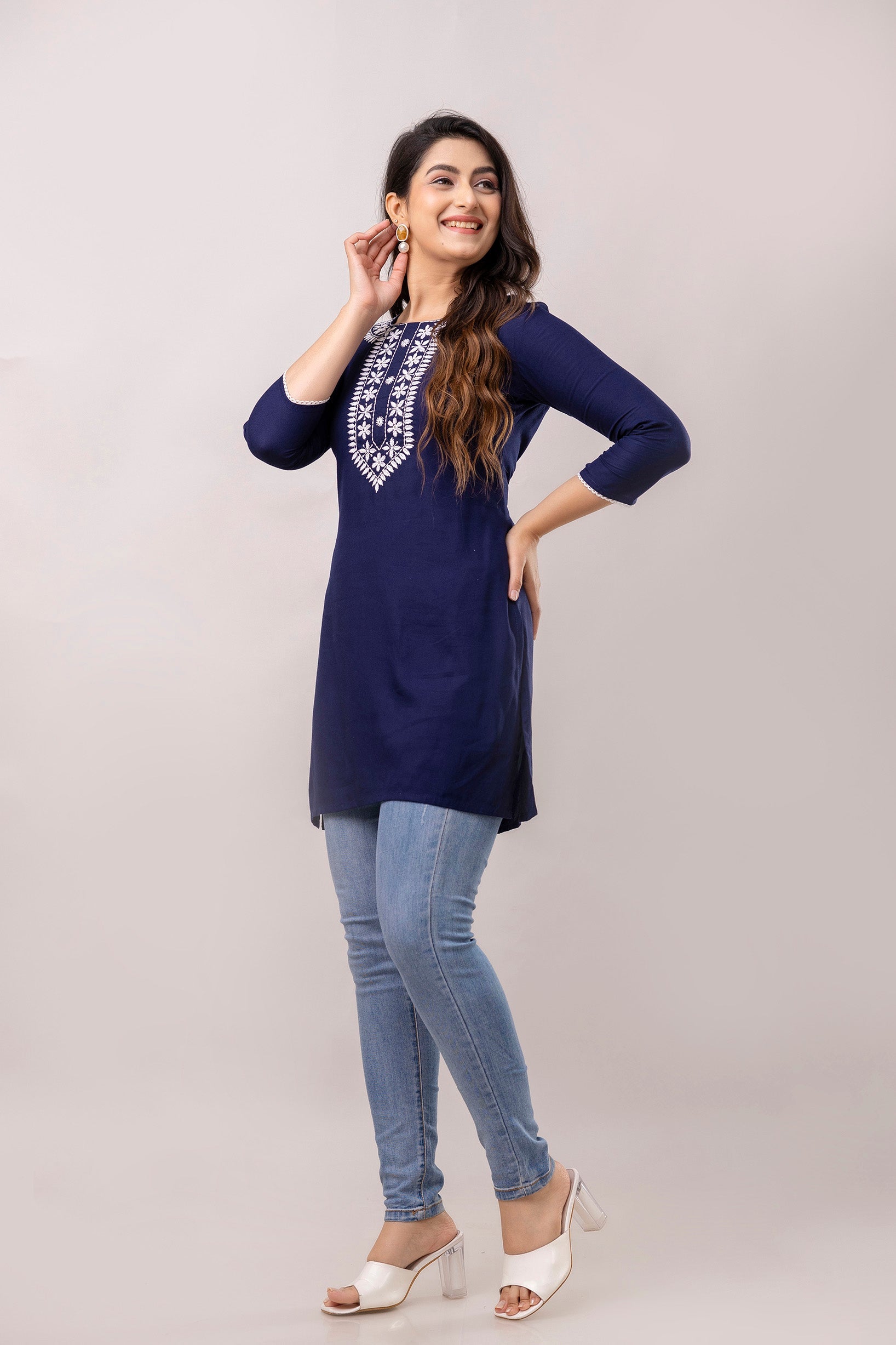 Women Navy Blue & White Chawal Taka Embroidered Viscose Rayon Straight Kurti