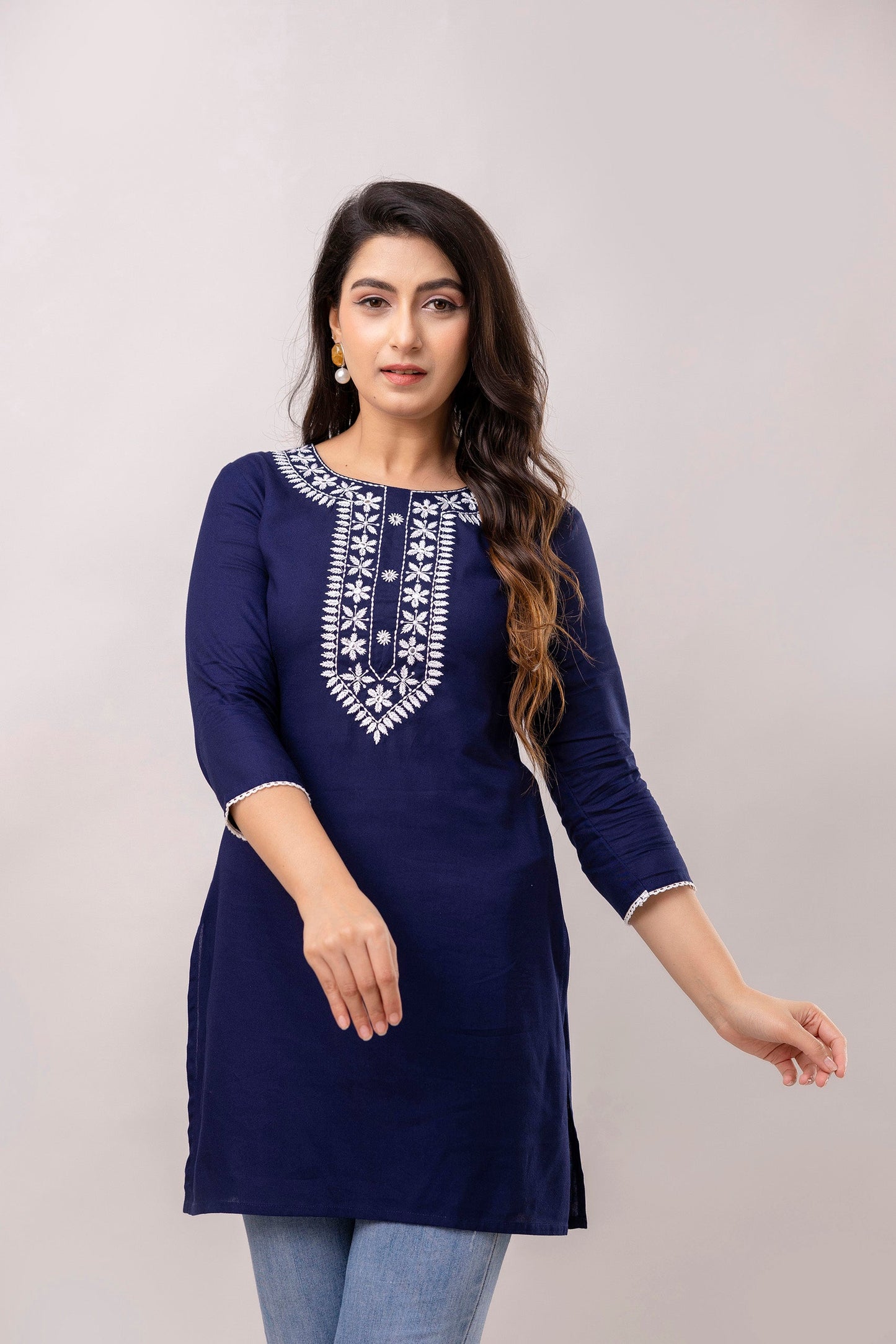 Women Navy Blue & White Chawal Taka Embroidered Viscose Rayon Straight Kurti