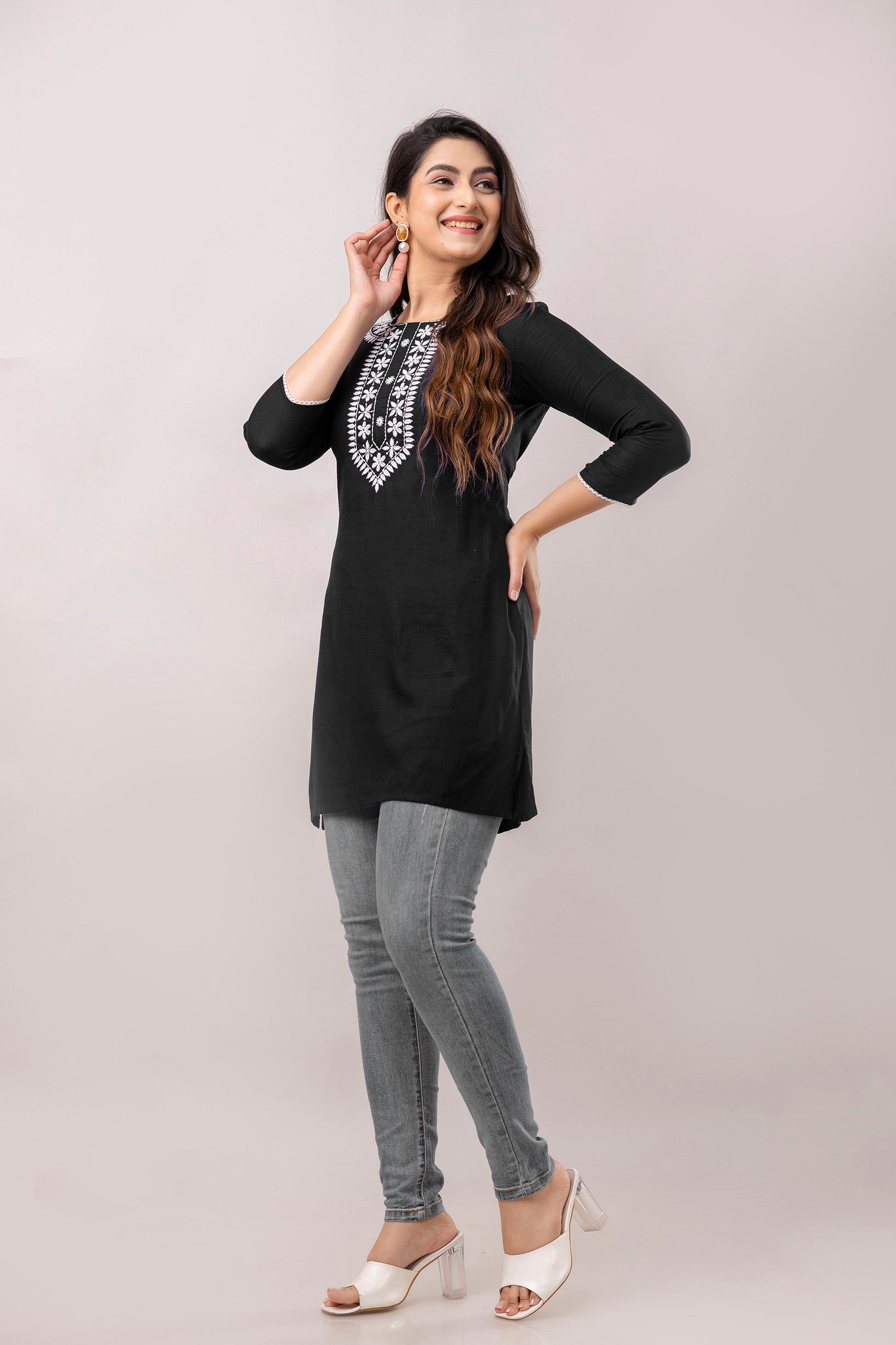 Women Black & White Chawal Taka Embroidered Viscose Rayon Straight Kurti