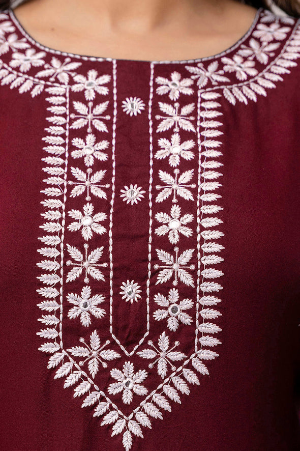 Women Maroon & White Chawal Taka Embroidered Viscose Rayon Straight Kurti