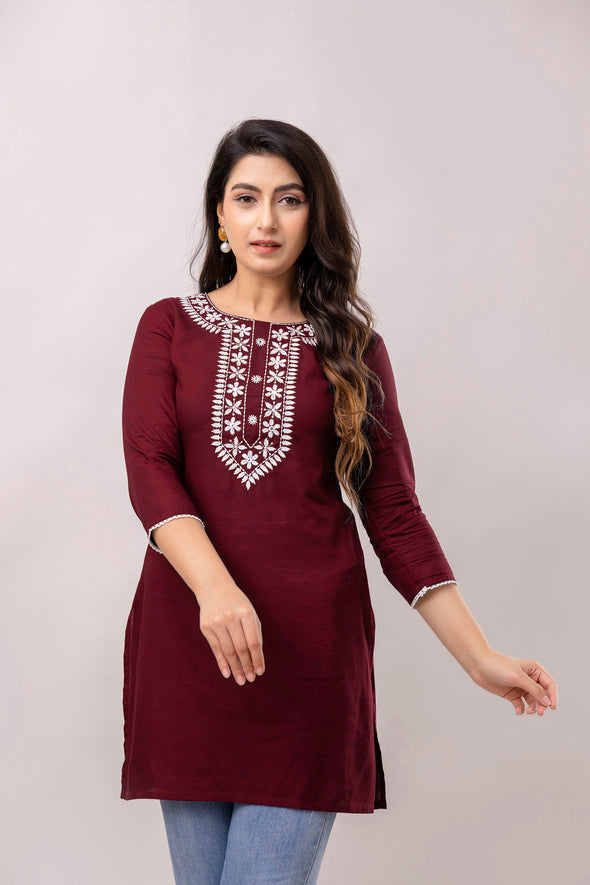 Women Maroon & White Chawal Taka Embroidered Viscose Rayon Straight Kurti