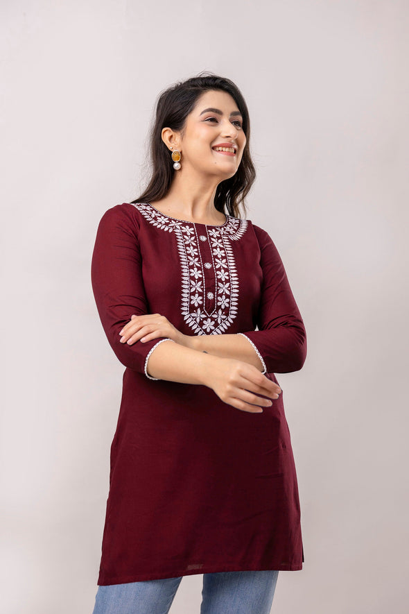 Women Maroon & White Chawal Taka Embroidered Viscose Rayon Straight Kurti