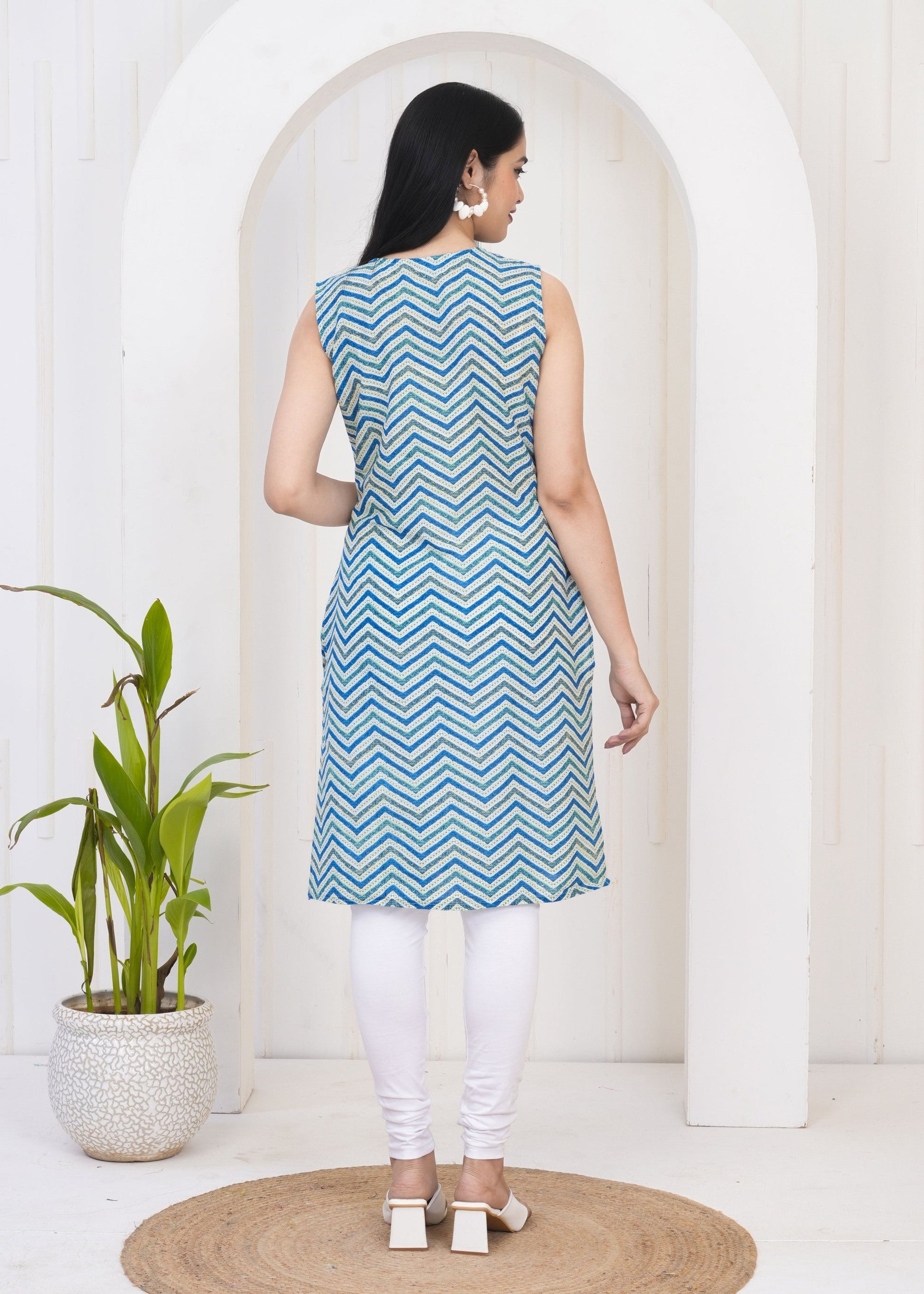 Women Blue Chevron/Zig Zag Pure Cotton Straight Kurti