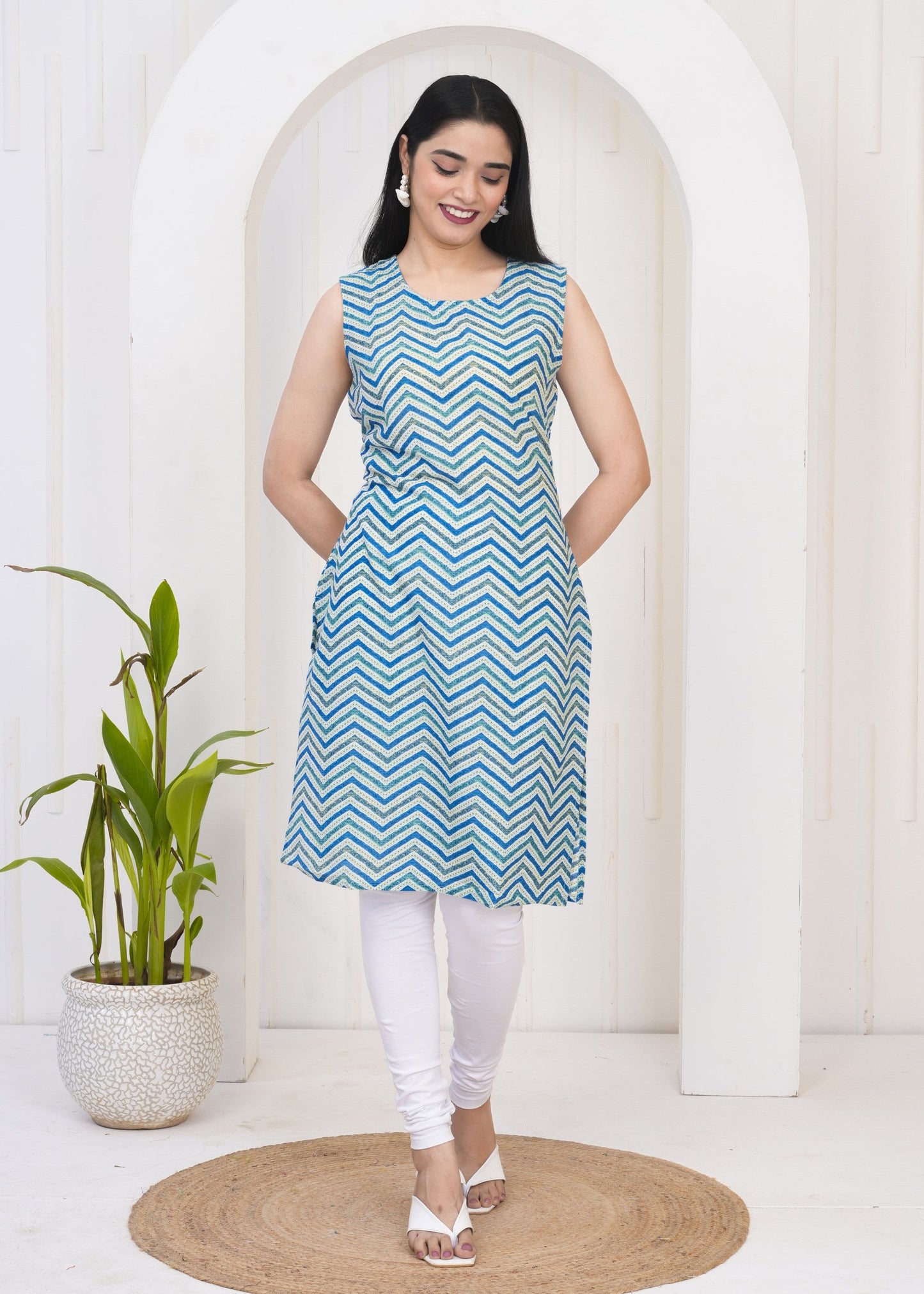 Women Blue Chevron/Zig Zag Pure Cotton Straight Kurti