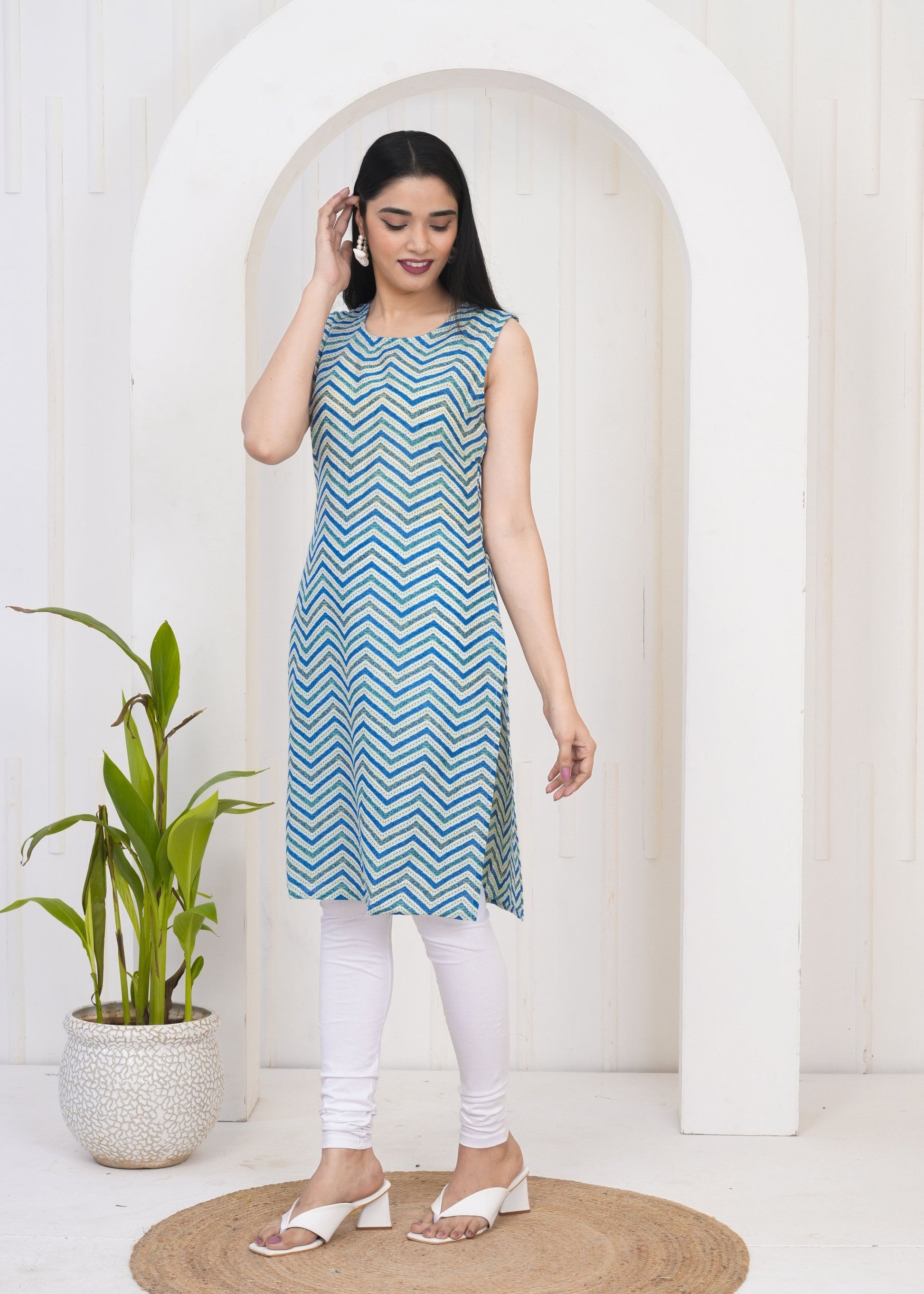 Women Blue Chevron/Zig Zag Pure Cotton Straight Kurti