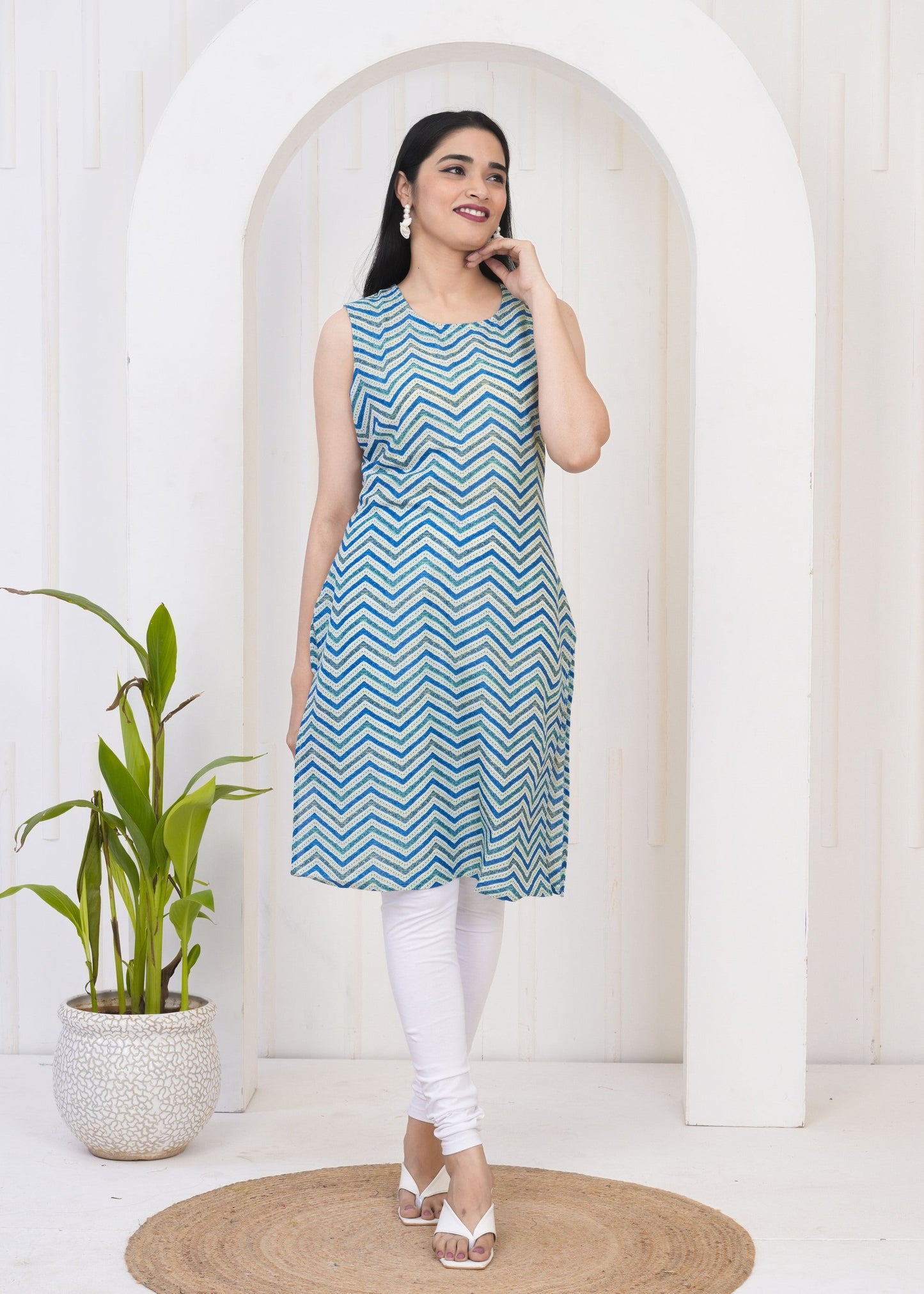 Women Blue Chevron/Zig Zag Pure Cotton Straight Kurti