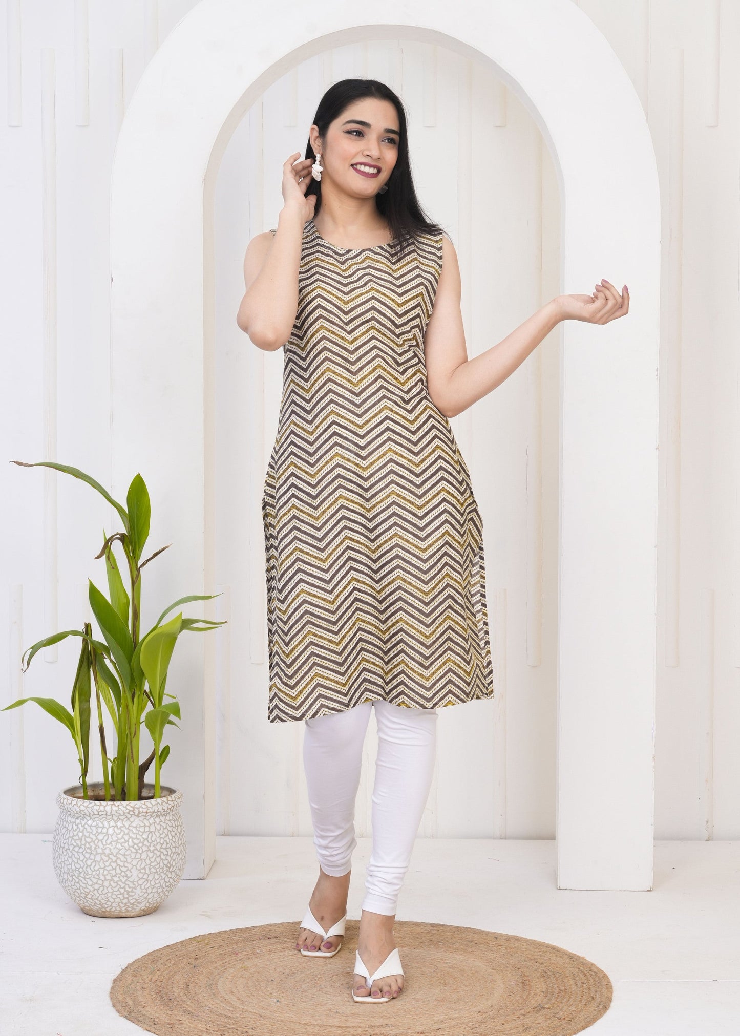 Women Brown Chevron/Zig Zag Pure Cotton Straight Kurti