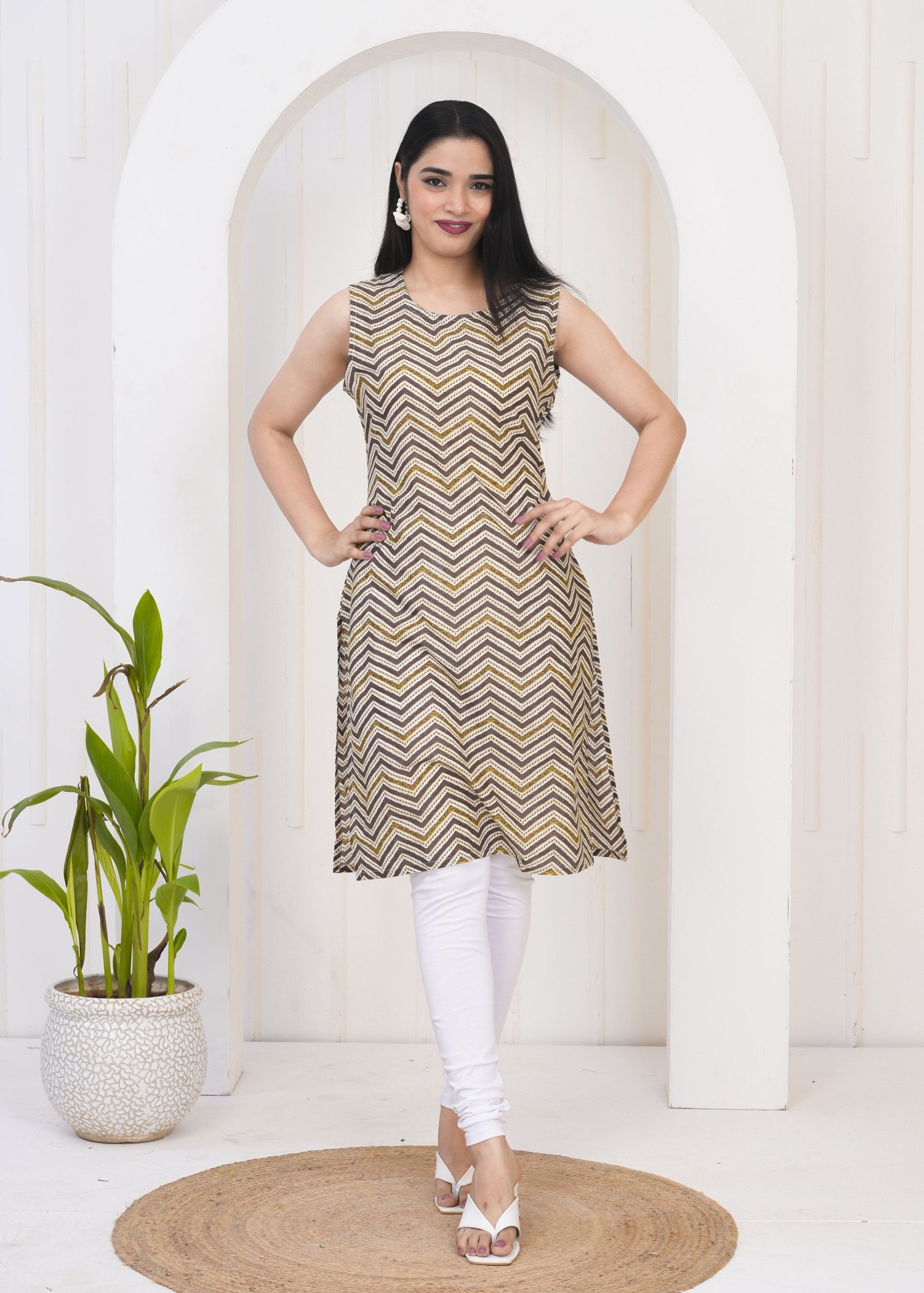 Women Brown Chevron/Zig Zag Pure Cotton Straight Kurti