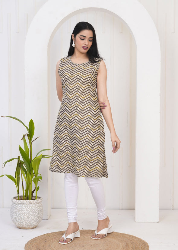 Women Brown Chevron/Zig Zag Pure Cotton Straight Kurti