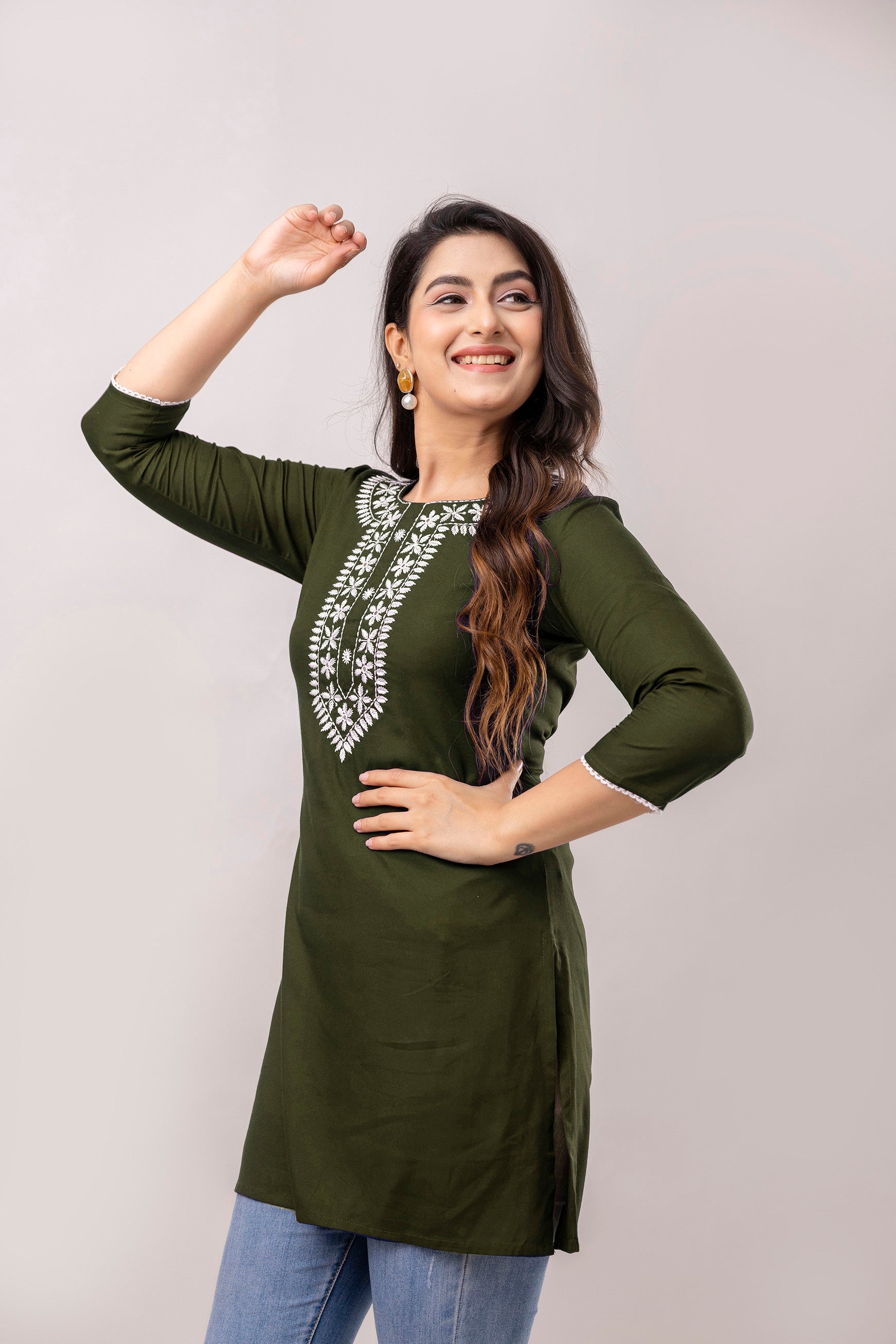 Women Dark Green & White Chawal Taka Embroidered Viscose Rayon Straight Kurti