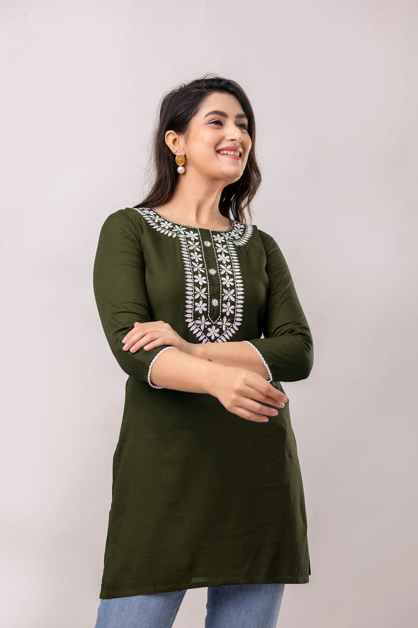 Women Dark Green & White Chawal Taka Embroidered Viscose Rayon Straight Kurti