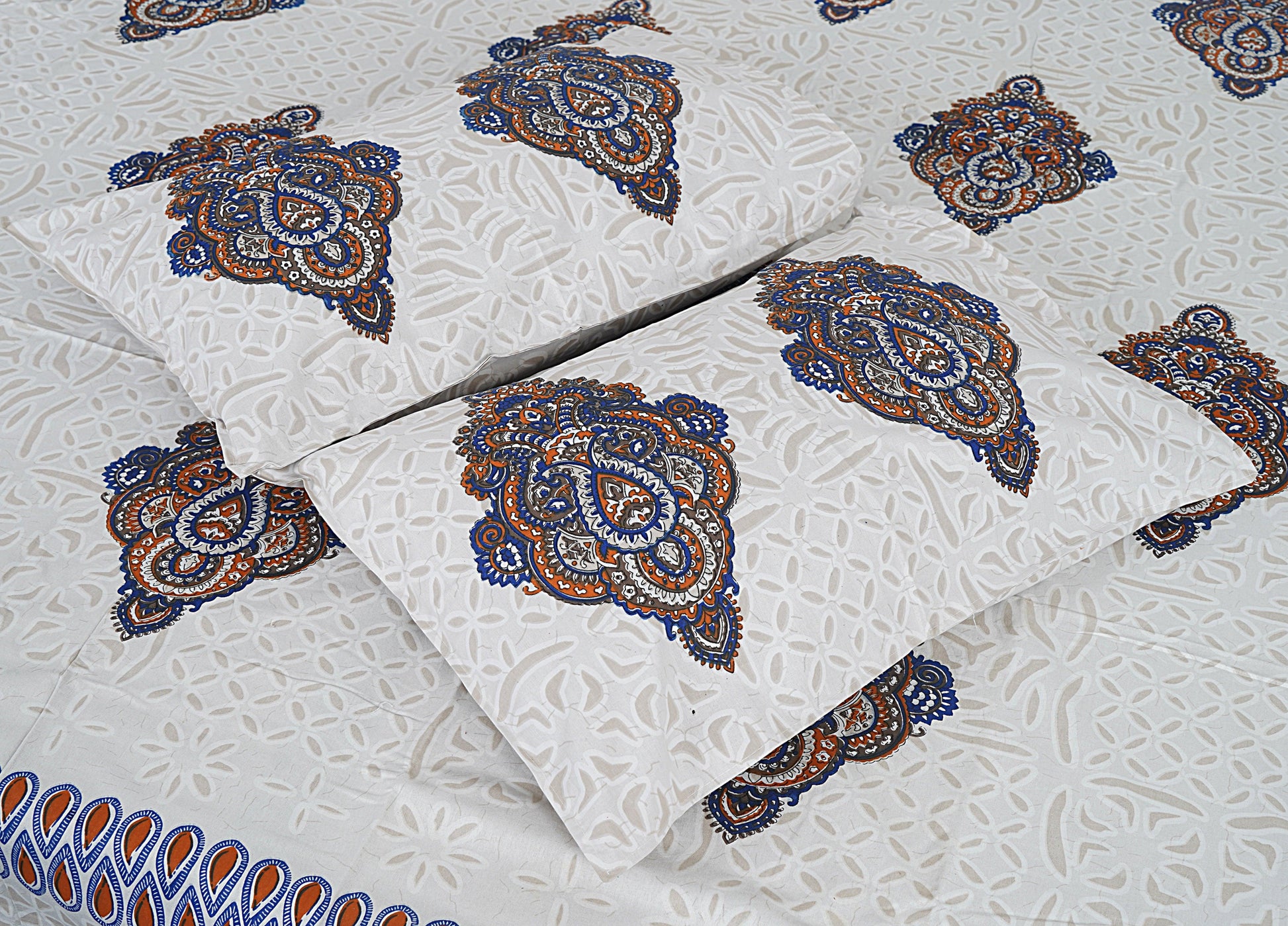 White Cotton 240 TC Jaipuri Print Double Bedsheet With 2 Pillow Covers (ADB1389) - Frionkandy