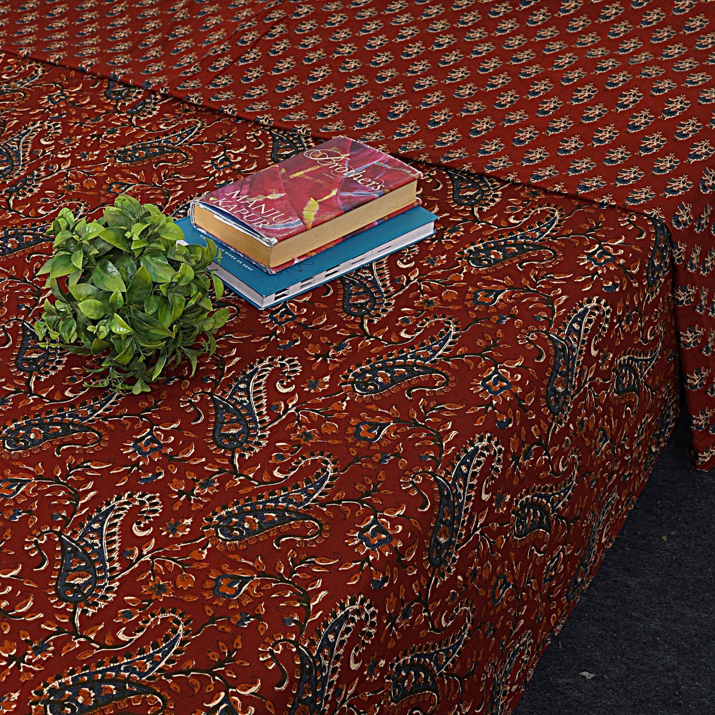 Maroon Paisley Print 240 TC Cotton Double Bed Dohar (SHKR1024) - Frionkandy