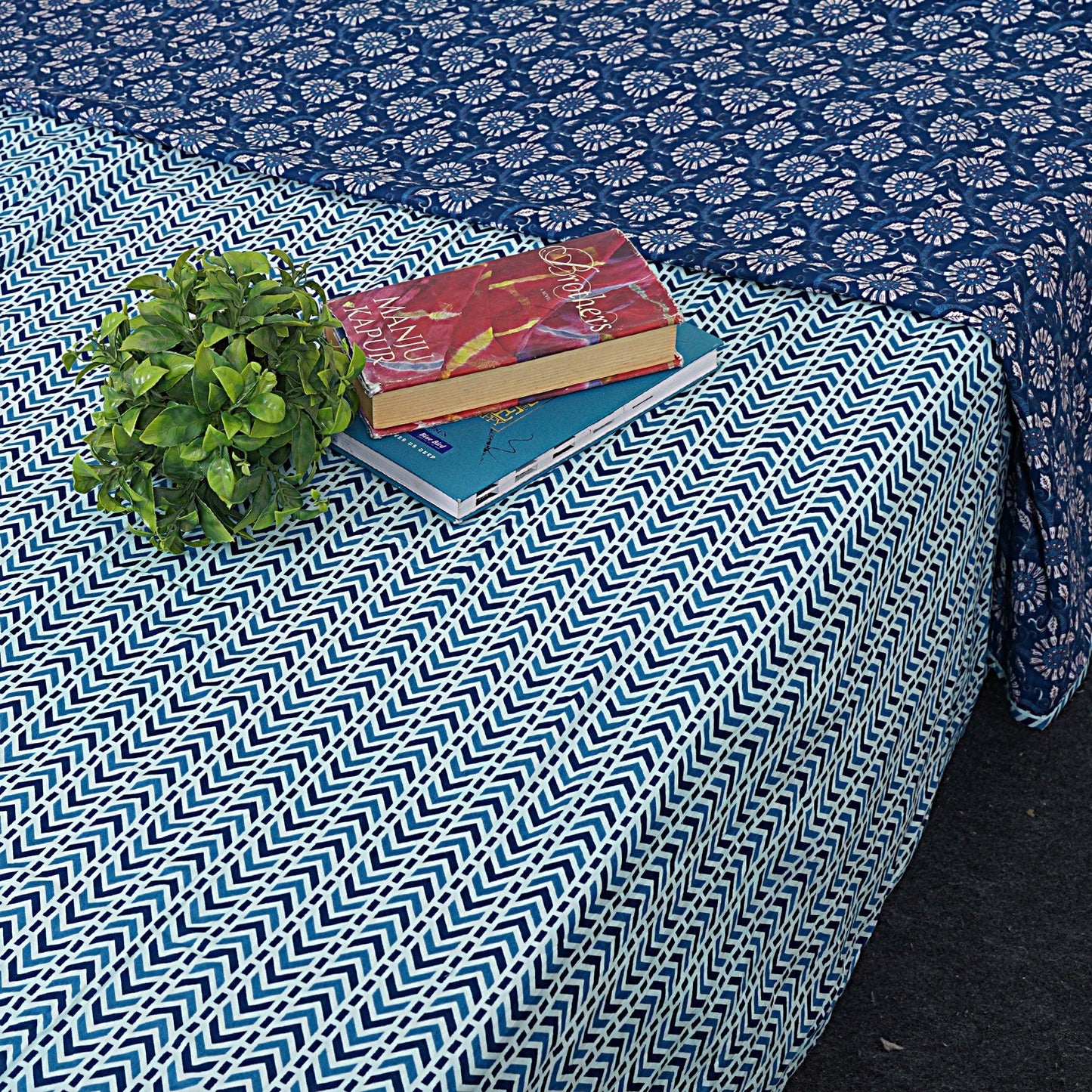 Blue Chevron Print 240 TC Cotton Double Bed Dohar (SHKR1028) - Frionkandy